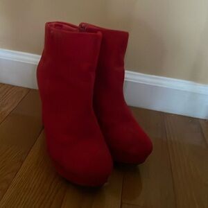 Super cute Red booties